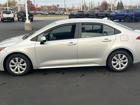 Used 2023 Toyota Corolla LE image 6