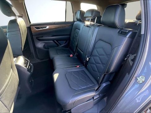Used 2025 Volkswagen Atlas SE image 22