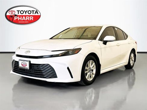 Used 2025 Toyota Camry LE w/ Convenience Package FWD image 1