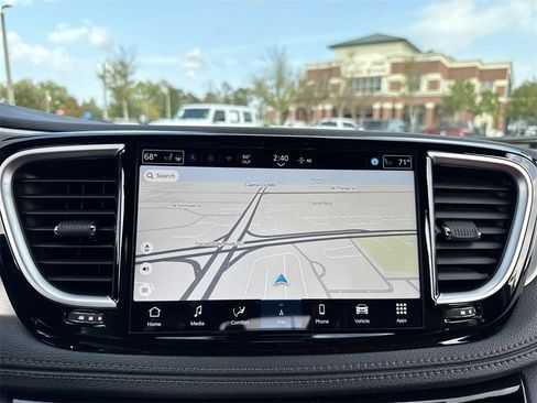 New 2026 Chrysler Pacifica Pinnacle image 24