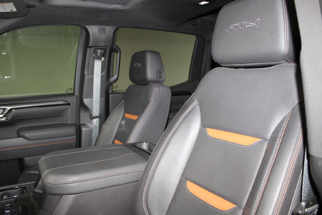 Used 2025 GMC Sierra 1500 AT4 w/ AT4 Premium Package AWD/4WD image 13