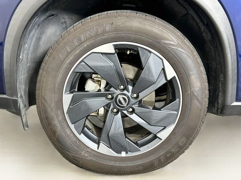 Used 2024 Nissan Rogue SV AWD/4WD image 11