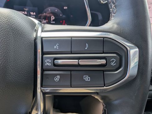 Used 2023 GMC Canyon Denali w/ Denali Black Edition image 28