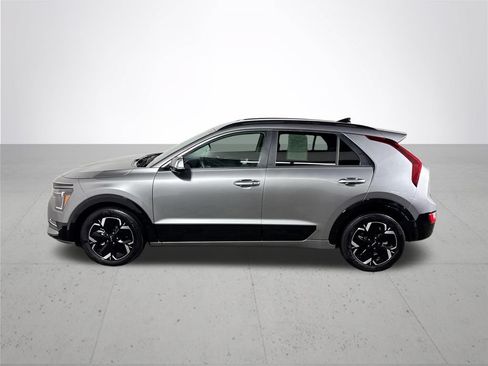 Used 2023 Kia Niro Wind w/ Wind Preserve Package FWD image 9