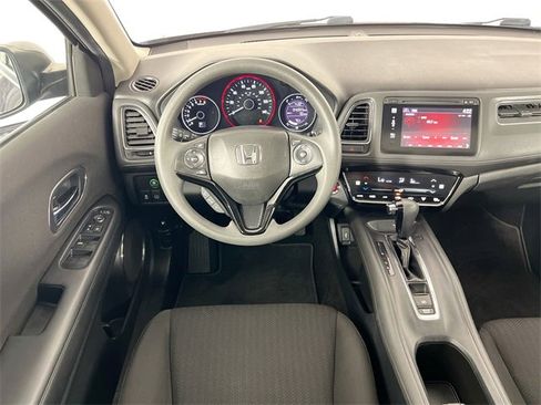Used 2017 Honda HR-V EX image 11