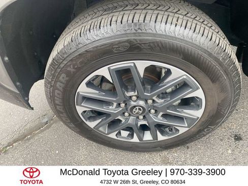 Used 2025 Toyota Tundra Limited AWD/4WD image 10