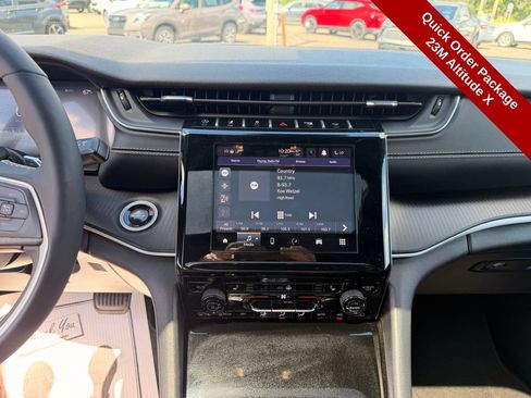 Used 2024 Jeep Grand Cherokee Altitude AWD/4WD image 24