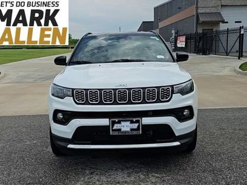 Used 2025 Jeep Compass Limited AWD/4WD image 3