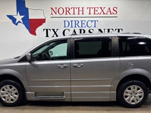 Used 2017 Dodge Grand Caravan SXT w/ Rear Park Assist Package FWD image 11