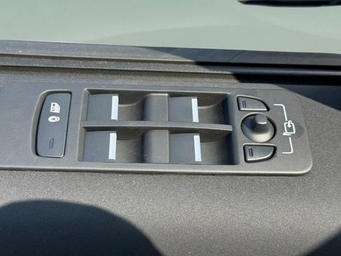 Used 2025 Land Rover Discovery Sport S image 22