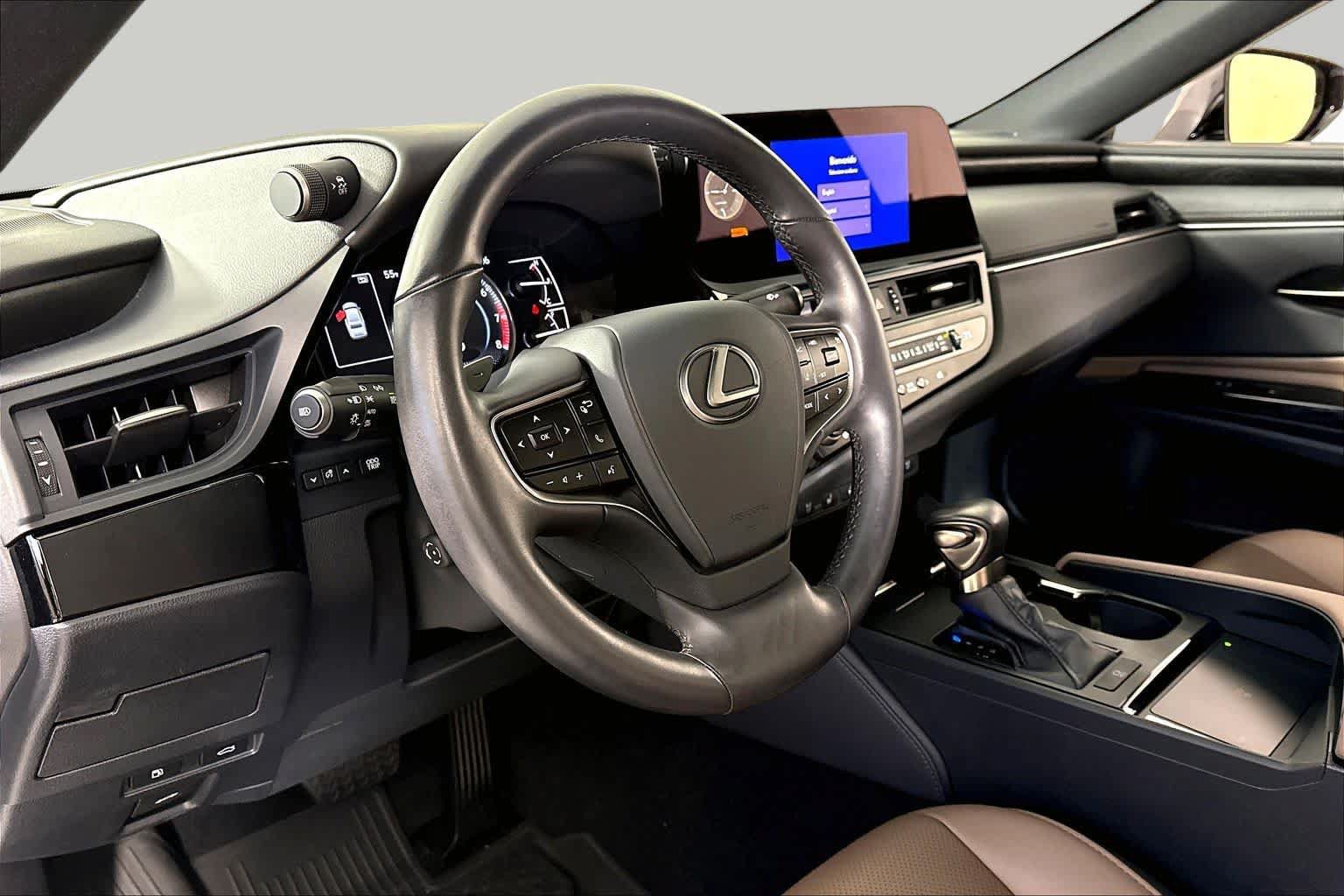 Used 2025 Lexus ES 350 w/ Premium Package FWD image 16
