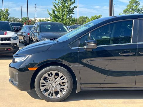 Used 2025 Honda Odyssey Touring image 7