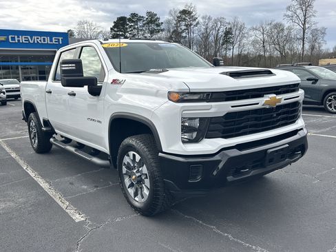 Certified 2024 Chevrolet Silverado 2500 Custom w/ Custom Value Package image 2