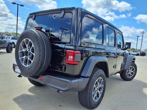Used 2025 Jeep Wrangler Unlimited Sport AWD/4WD image 35