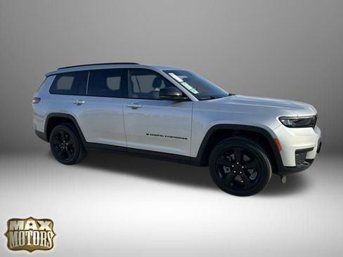 Used 2024 Jeep Grand Cherokee L Altitude image 10