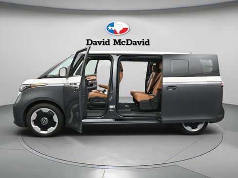 Used 2025 Volkswagen ID. Buzz Pro S Plus RWD image 44