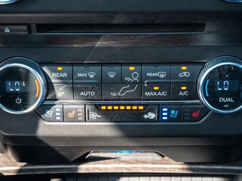 Used 2018 Ford Expedition Limited w/ Equipment Group 301A RWD image 33