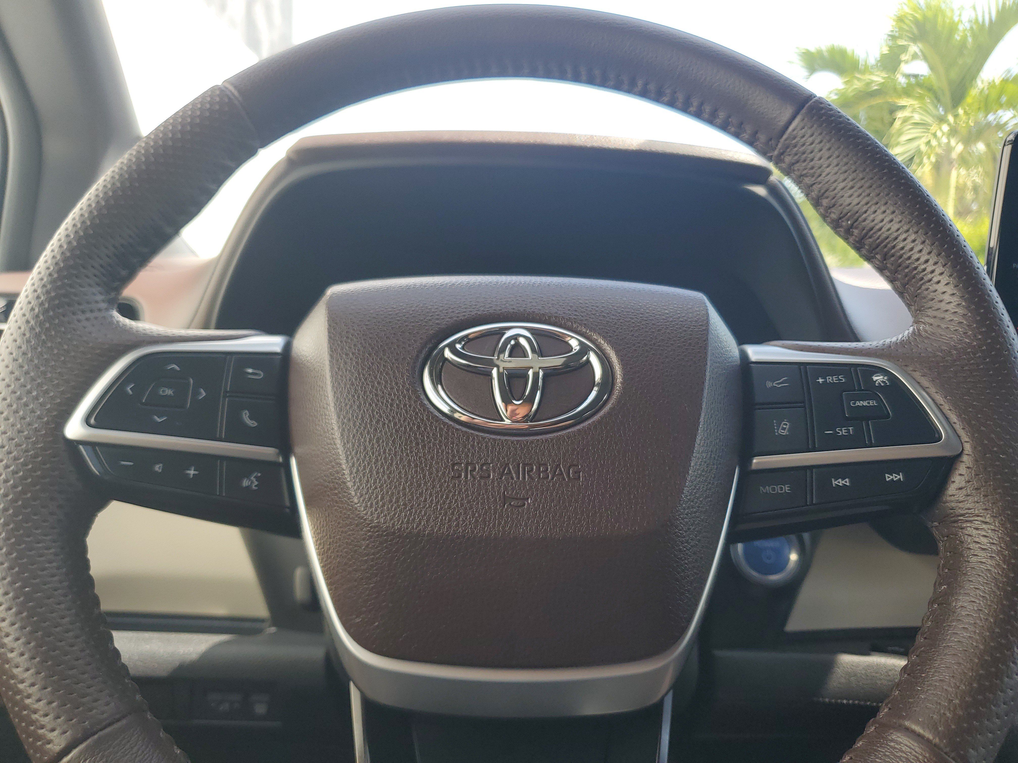 Used 2023 Toyota Sienna Platinum AWD/4WD image 23