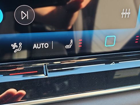 New 2025 Volkswagen Tiguan SE R-Line AWD/4WD image 11