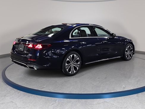 New 2026 Mercedes-Benz E 350 4MATIC Sedan image 5