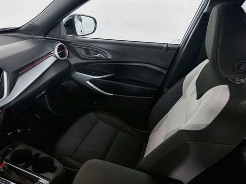 Used 2025 Chevrolet Trax RS w/ Sunroof Package FWD image 23