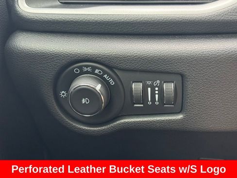 Used 2021 Chrysler Pacifica Touring-L w/ Uconnect Theater Family Group image 32