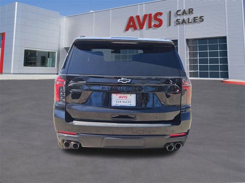Used 2025 Chevrolet Suburban Z71 image 5