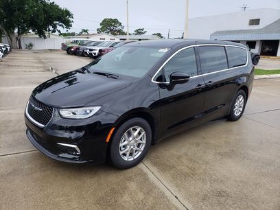 New 2026 Chrysler Pacifica Select