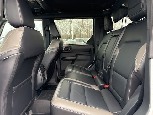 Used 2025 Ford Bronco Outer Banks w/ Sasquatch Package image 11