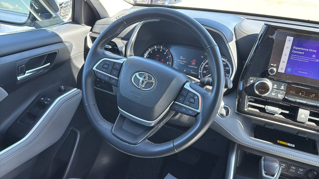 Used 2023 Toyota Highlander XLE AWD/4WD image 26