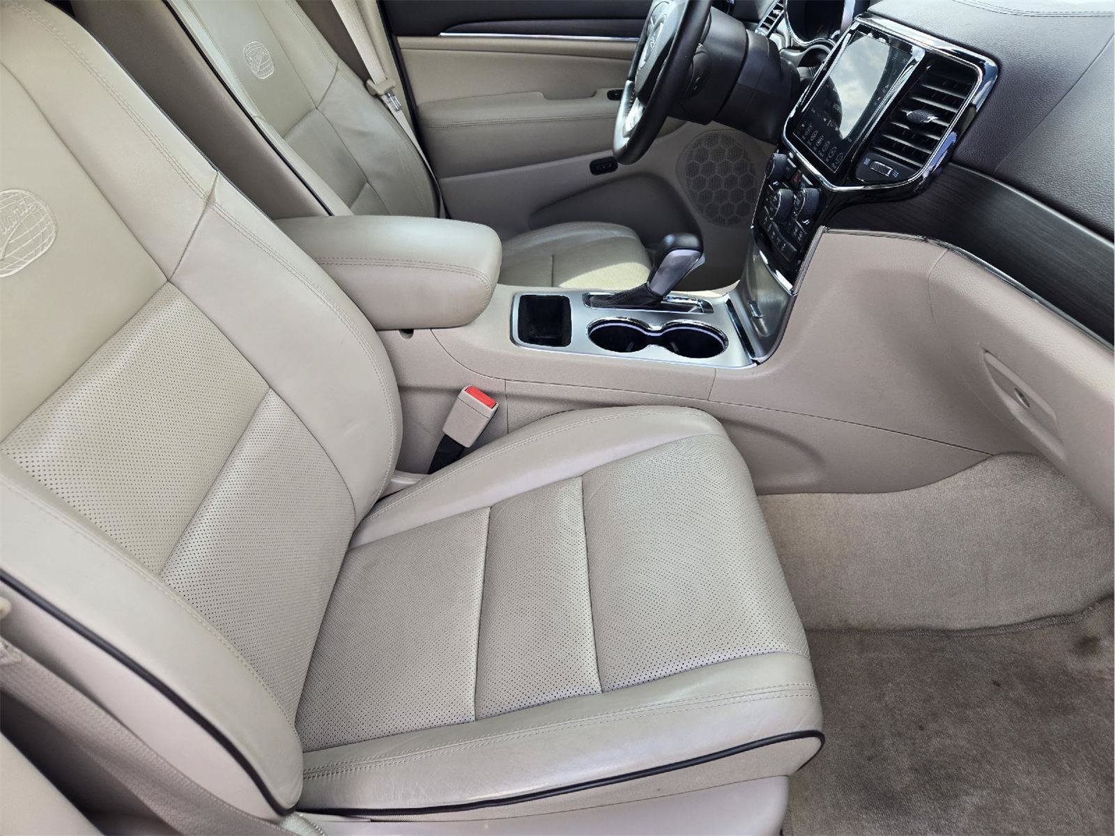 Used 2019 Jeep Grand Cherokee Overland RWD image 13