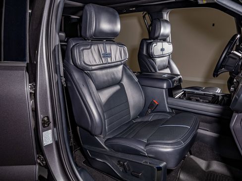 Used 2025 Ford F350 Platinum w/ FX4 Off-Road Package image 31