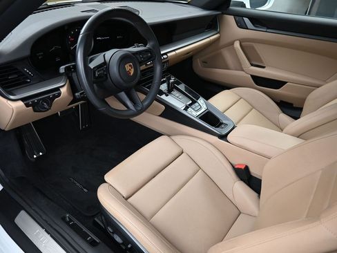 Certified 2022 Porsche 911 Carrera image 4