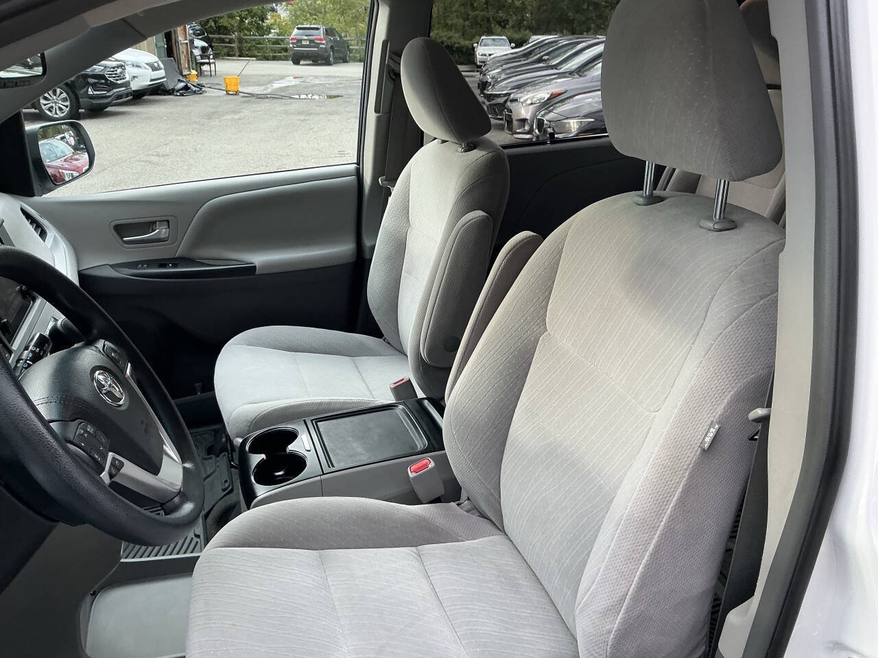 Used 2017 Toyota Sienna LE FWD image 20