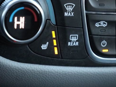 Certified 2022 Chevrolet Equinox LT w/ Driver Convenience Package image 9