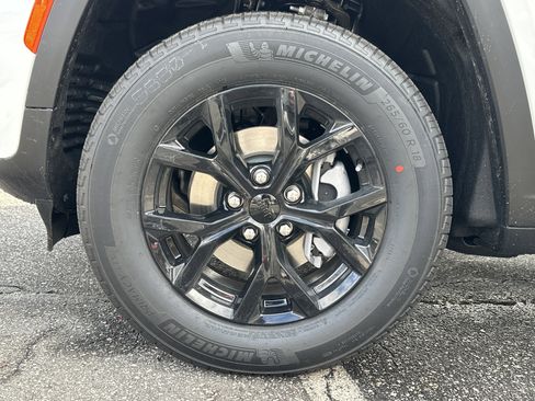 New 2026 Jeep Grand Cherokee Altitude image 12