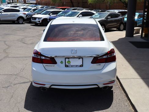 Used 2017 Honda Accord EX-L image 10