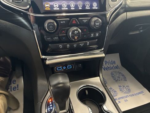 Used 2020 Jeep Grand Cherokee Altitude AWD/4WD image 34