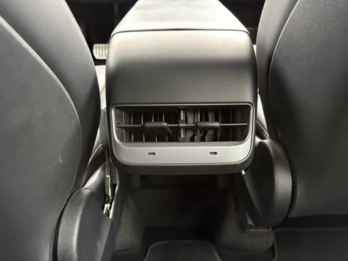 Used 2022 Tesla Model Y Performance image 15