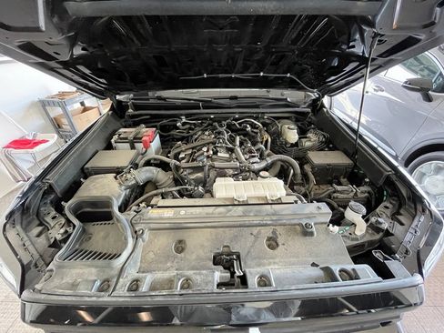 Used 2025 Toyota 4Runner SR5 AWD/4WD image 29