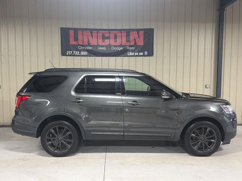 Used 2018 Ford Explorer XLT w/ Equipment Group 202A image 5