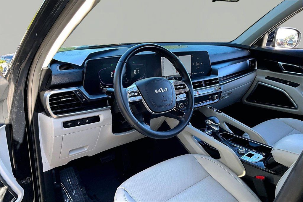 Used 2024 Kia Telluride S FWD image 15