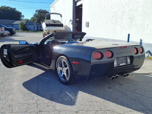 Used 2000 Chevrolet Corvette Convertible w/ Memory Pkg RWD image 9