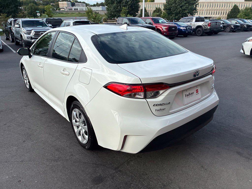 Used 2025 Toyota Corolla LE FWD image 12