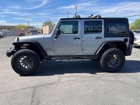 Used 2018 Jeep Wrangler Unlimited Sport S AWD/4WD image 9