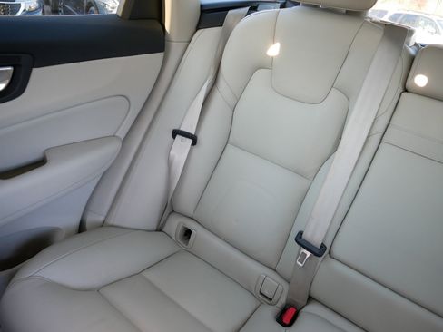 Used 2019 Volvo XC60 T8 Inscription w/ Advanced Package image 12