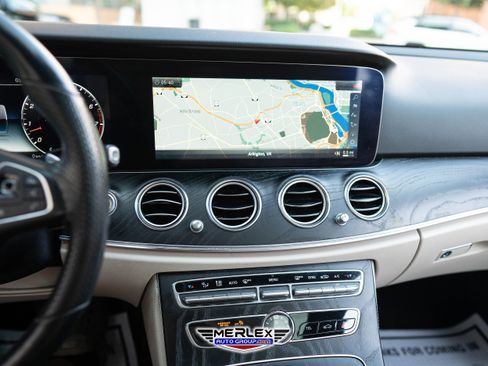 Used 2018 Mercedes-Benz E 400 4MATIC Sedan image 29
