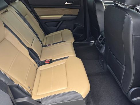 Certified 2023 Volkswagen Atlas Cross Sport SEL R-Line AWD/4WD image 17