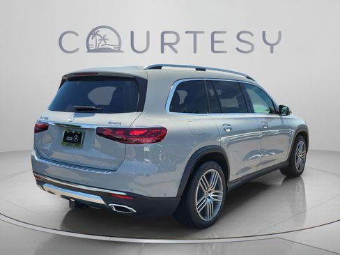 Certified 2025 Mercedes-Benz GLS 450 4MATIC image 3