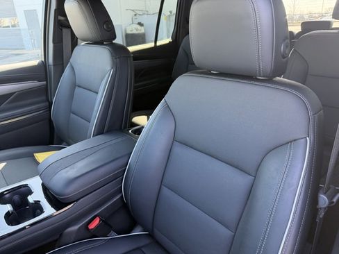 Used 2025 Buick Enclave Preferred image 11